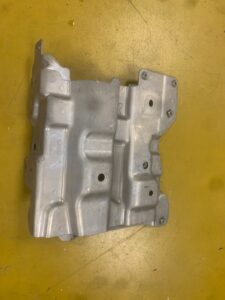 PODSTAWA AKUMULATORA KOMPLET NISSAN QASHQAI J11