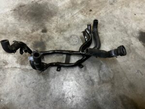 RURA RURKA PRZEWÓD WĄŻ WODY CHŁODZENIA AUDI A4 B9 8W 2.0 TDI