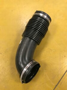 RURA WĄŻ DOLOT POWIETRZA MERCEDES INFINITI 2.2