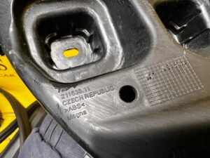 ŚLIZG MOCOWANIE ZDERZAKA LEWY TYŁ BMW SERIA 1 F40