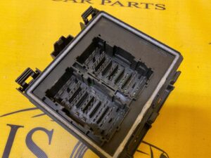 SKRZYNKA BEZPIECZNIKÓW FORD FIESTA MK8 1.5 TDCI