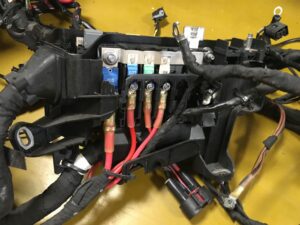 WIĄZKA INSTALACJA BEZPIECZNIKI INFINITI Q30 1.6