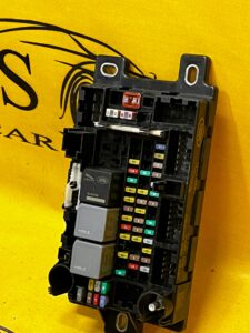 SKRZYNKA BEZPIECZNIKÓW RR L550 L551 K8D2-14N030-AC