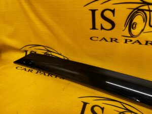 LISTWA SZYBY CZOŁOWEJ PRZÓD PRAWA RANGE ROVER VELAR L560