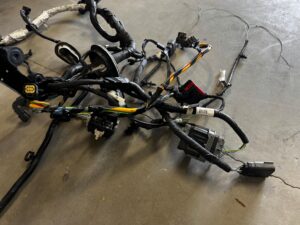 OKABLOWANIE WIĄZKA KOMORY SILNIKA FORD ESCAPE MK4 1.5 EB