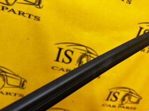 USZCZELKA LISTWA ZGARNIAJĄCA WEWNĘTRZNA SZYBY DRZWI LEWA PRAWA SKODA SCALA