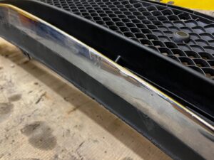 MERCEDES E KLASA 213 AMG KRATKA ZDERZAKA ŚRODKOWA