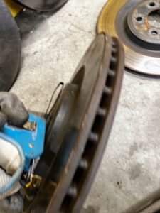 KOMPLET TARCZE ZACISKI KLOCKI HAMULCOWE AUDI A8 D4