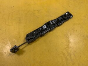 ŚLIZG LEWY TYŁ MOCOWANIE ZDERZAKA NISSAN NV200