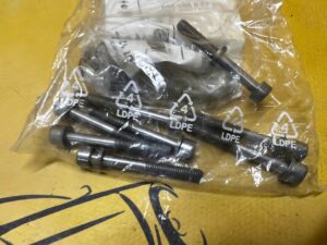 10 X ŚRUBA MISKI OLEJOWEJ SILNIKA M6X50-8.8 BMW M3 E90 i3 Rex I01 NOWA OEM