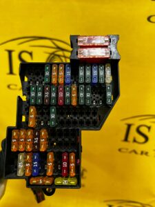 SKRZYNKA BEZPIECZNIKÓW PORSCHE CAYENNE 7P5 LIFT 4.2D