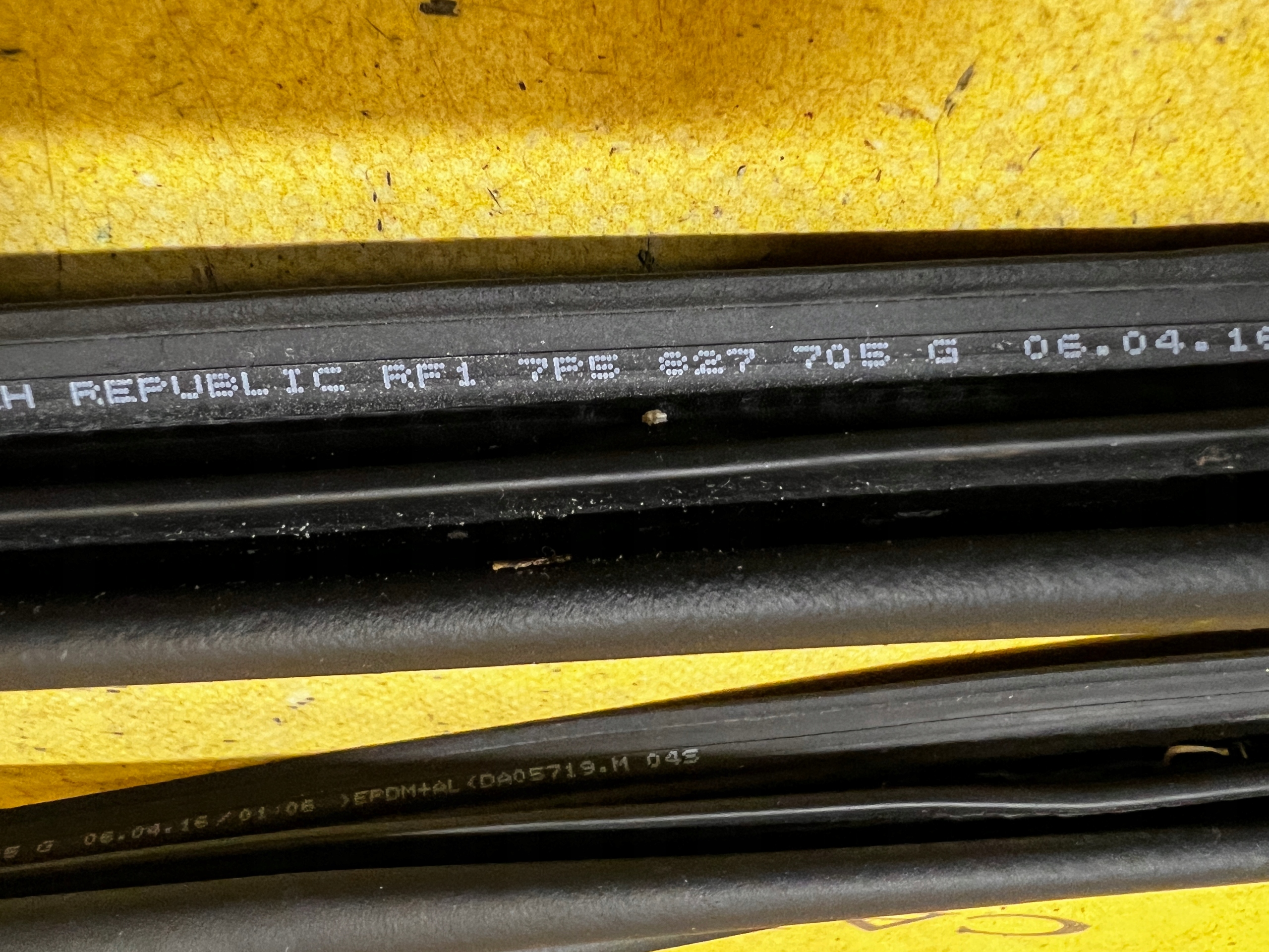 USZCZELKA KLAPY BAGAŻNIKA PORSCHE CAYENNE II 7P5 LIFT 92A