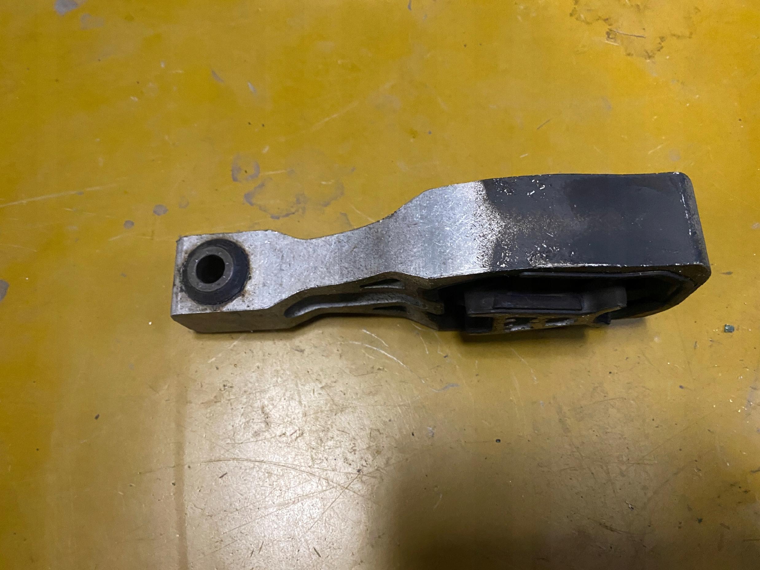 PODUSZKA DÓŁ ŁAPA SILNIKA PEUGEOT 3008 II CITROEN