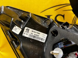 PRAWA TYLNA LAMPA W BŁOTNIK PEUGEOT 3008 II P84
