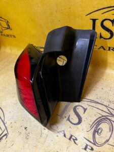 LAMPA LEWY TYŁ W BŁOTNIK PEUGEOT 5008 II P87