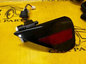 KLAPKA PORT ŁADOWANIA ODBLASK LAMPY TYŁ TYLNY LEWY TESLA MODEL 3 PRZEDLIFT