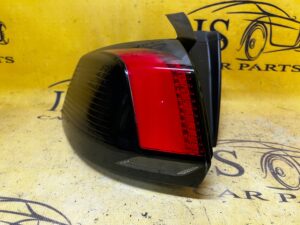LAMPA LEWY TYŁ W BŁOTNIK PEUGEOT 5008 II P87