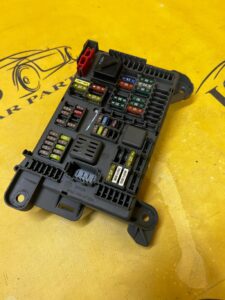 ROZDZIELACZ PRĄDU SKRZYNKA MODUŁ BEZPIECZNIKÓW BMW X5 E70 X6 E71