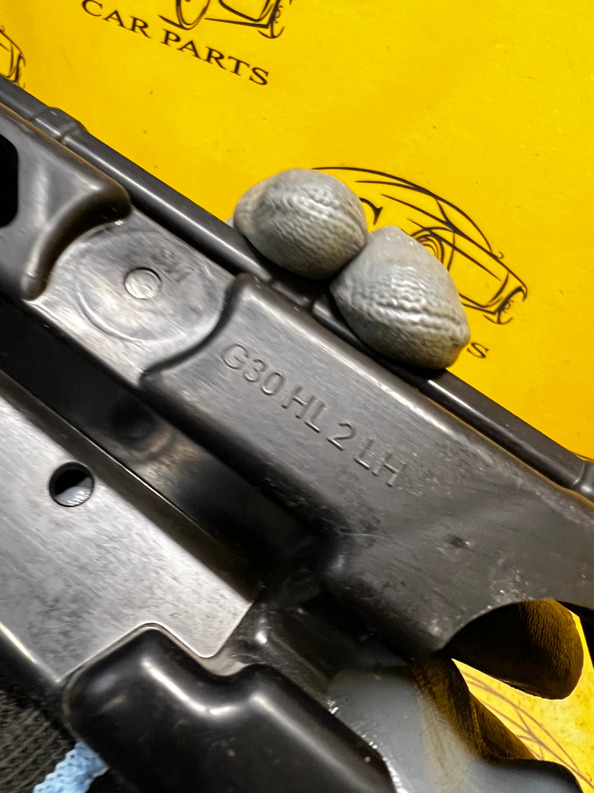 ŚLIZG WSPORNIK MOCOWANIE PROGU LEWY BMW 5 G30