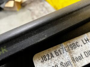 LISTWA DACHOWA LEWA RANGE ROVER VELAR L560