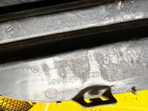 KRATKA ZDERZAKA PRZEDNIEGO PRZÓD PRAWY PRAWA MERCEDES C-KLASA W206 AMG