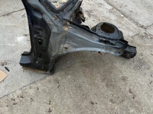 PRAWY PRZÓD ĆWIARTKA PODŁUŻNICA PRÓG SŁUPEK FARTUCH BMW F40 SERIA 1