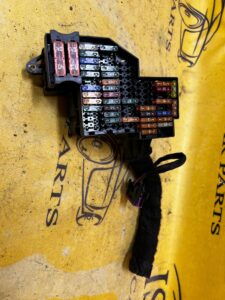 SKRZYNKA BEZPIECZNIKÓW PORSCHE CAYENNE 7P5 LIFT 4.2D