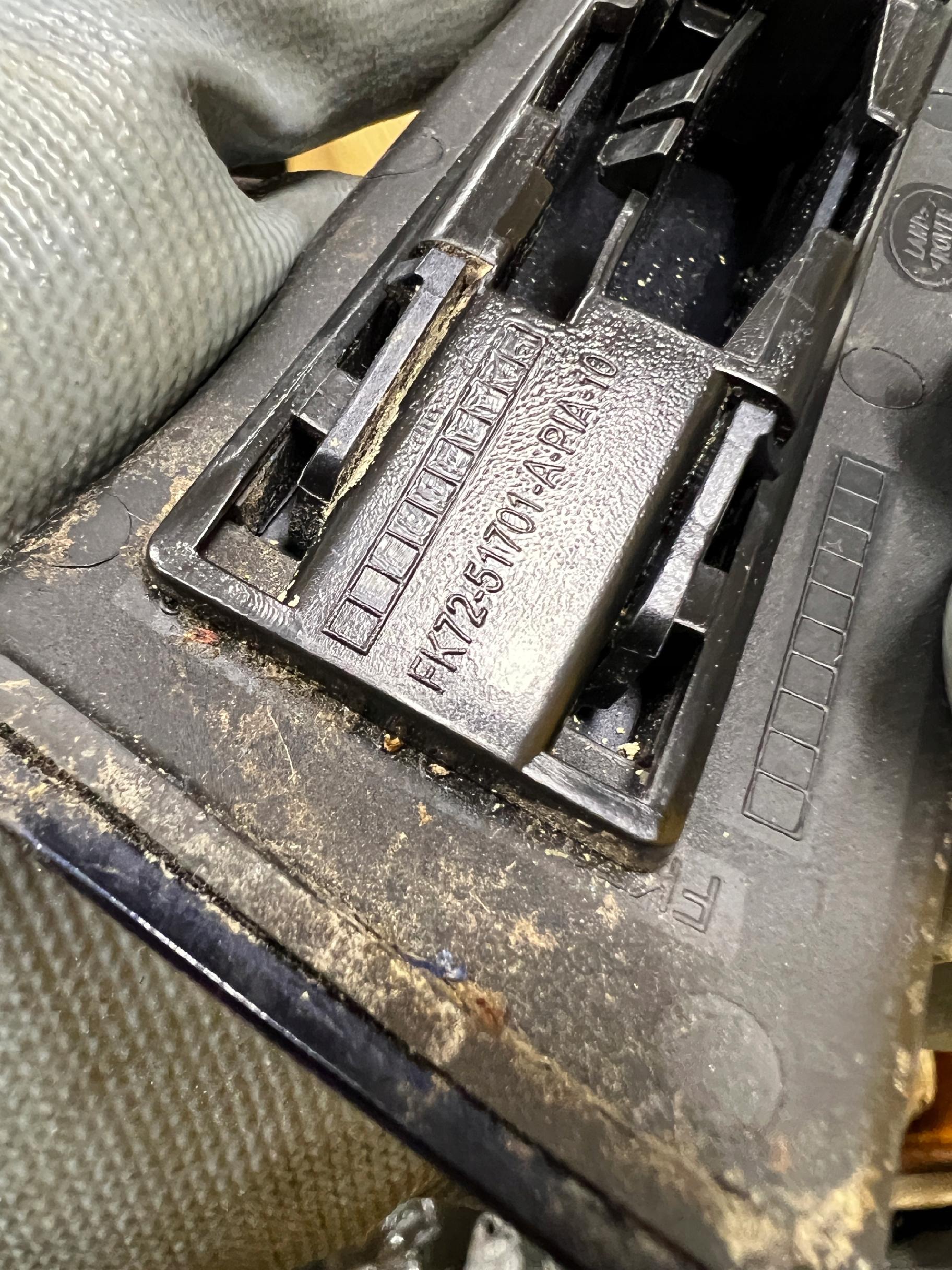 LISTWA OSŁONA DACHOWA LEWA LAND ROVER DISCOVERY SPORT L550
