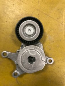 ROLKA NAPINACZ PASKA MERCEDES INFINITI 2.0T Q50