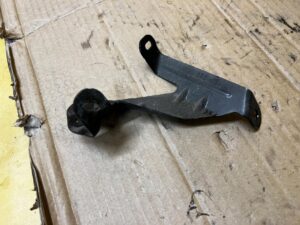 WSPORNIK ŁAPA UCHWYT SILNIKA CITROEN PEUGEOT 1.6 BLUE HDI