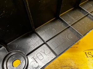 WYGŁUSZENIE BŁOTNIKA PRZÓD PRZEDNI PRAWY TOYOTA HILUX VIII 8