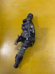 OBUDOWA TERMOSTATU Q30 RENAULT MERCEDES 1.5 DCI