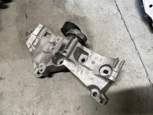 ŁAPA MOCOWANIE NAPINACZ ALTERNATORA RENAULT MEGANE IV 1.5 DCI