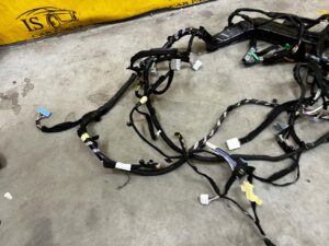 WIĄZKA DESKI PASA PRZEDNIEGO WNĘTRZA KOMORY DACIA SANDERO STEPWAY III 2023R