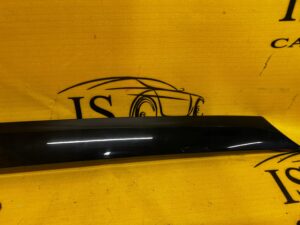 LISTWA SZYBY CZOŁOWEJ PRZÓD LEWA RANGE ROVER VELAR L560