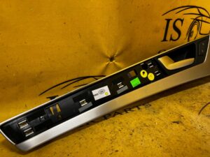 OSŁONA DEKOR DRZWI LEWY TYŁ AUDI A8 D4 LONG LIFT