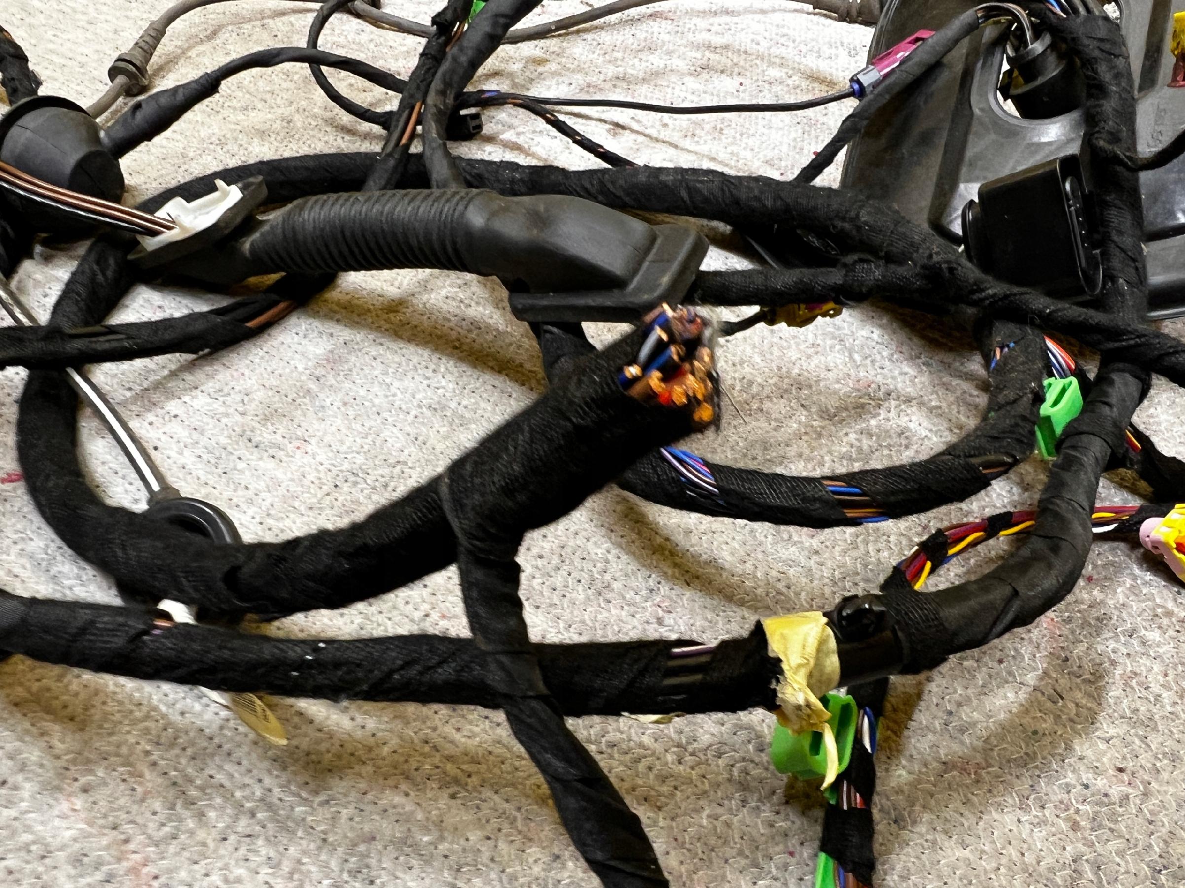 WIĄZKA INSTALACJA WNĘTRZA KABINY DESKI SKODA SCALA