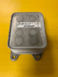 CHŁODNICA CHŁODNICZKA OLEJU SILNIKA AUDI VW SKODA