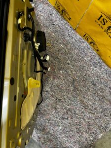 DRZWI LEWY PRZÓD DACIA SANDERO III STEPWAY TEKQF 2022R