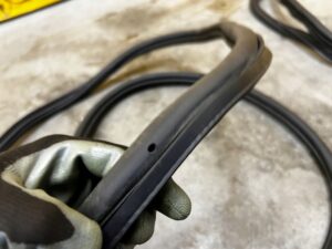 USZCZELKA DRZWI TYŁ TYLNYCH LEWY LEWA VOLKSWAGEN GOLF VIII HB EU