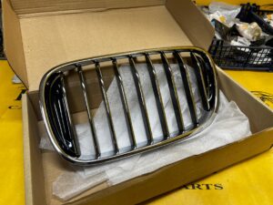 NERKA GRILL KRATA KRATKA PRZÓD LEWY LEWA BMW 7 G11 G12 NOWA OEM