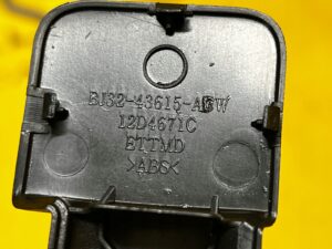 RĄCZKA KLAMKA UCHWYT KLAPY LR DISCOVERY V L550