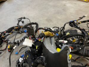 WIĄZKA INSTALACJA BEZPIECZNIKI KABINY INFINITI Q30