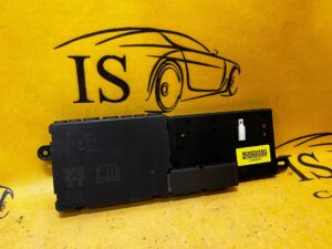 SKRZYNKA BEZPIECZNIKÓW JAGUAR XJ X351