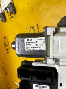 SILNICZEK SILNIK SZYBY PRZÓD PRAWY AUDI TT 8J