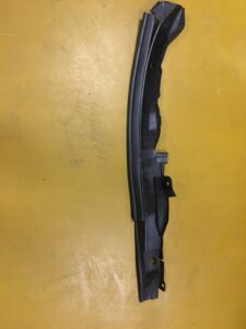 LEWA OSŁONA USZCZELKA LISTWA BŁOTNIKA INFINITI Q70