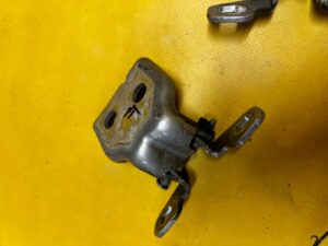 KOMPLET ZAWIASY DRZWI PRZÓD TYŁ LEWY PRAWY DACIA JOGGER 2022R TEKQF