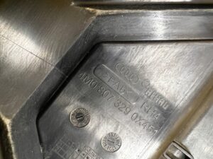 ŚLIZG MOCOWANIE ZDERZAKA TYŁ ŚRODEK ŚRODKOWE AUDI SQ7 Q7 4M0