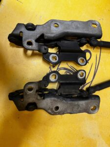 ZAWIASY TELESKOPY MASKI SIŁOWNIKI JAGUAR XJ X350