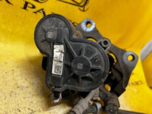 ZACISK HAMULCOWY TYŁ TYLNY LEWY RANGE ROVER EVOQUE II L551